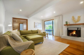 Salt Air Beach Retreat - 280m Walk to Foreshore, Check out 5pm Sunday!